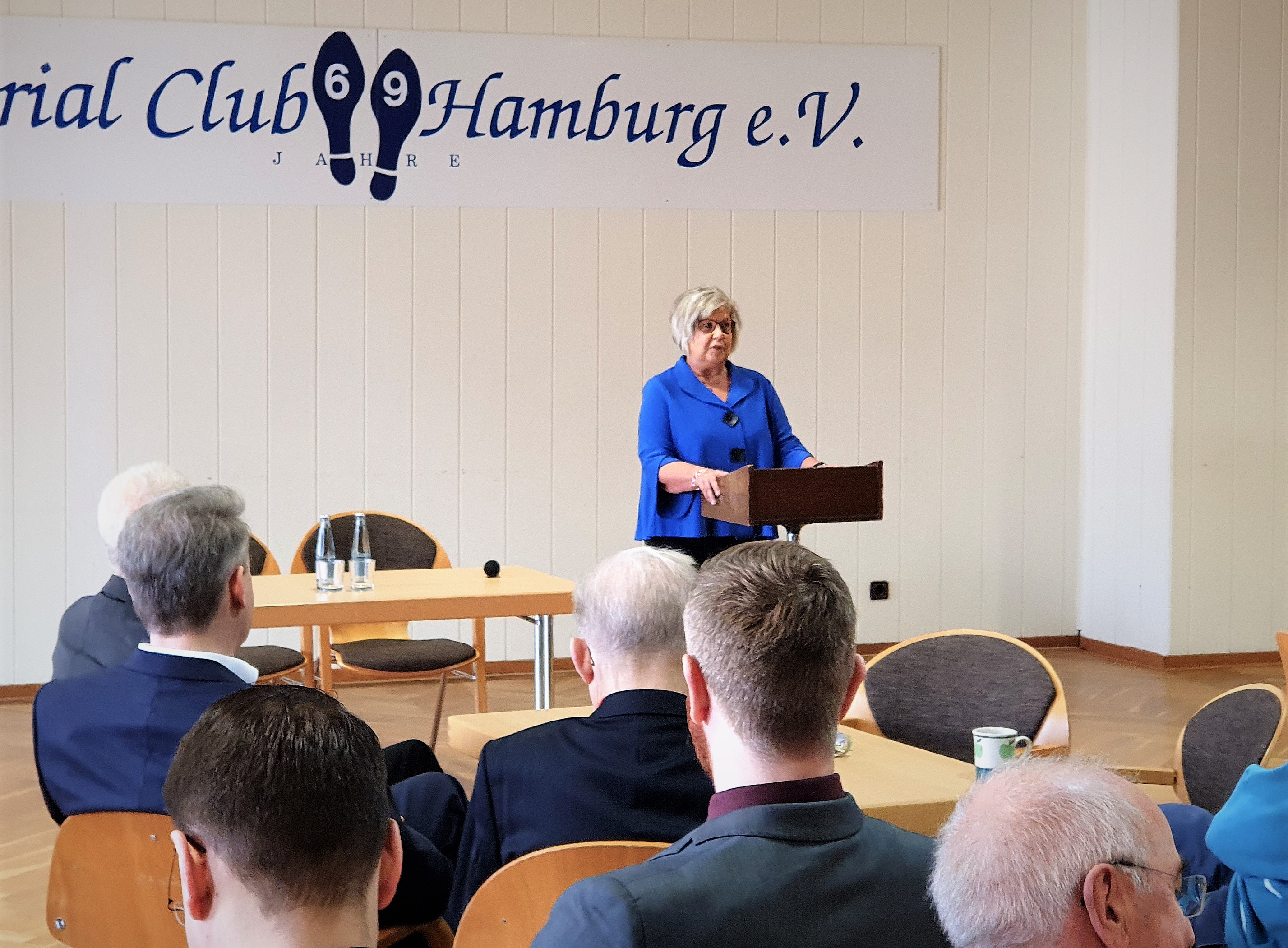 HATV-Präsidentin Birgit Blaschke eröffnet den Neujahrsempfang des HATV.